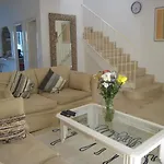 Beautiful Townhouse Internet Air Con 5 Guests Дом отдыха Эстепона